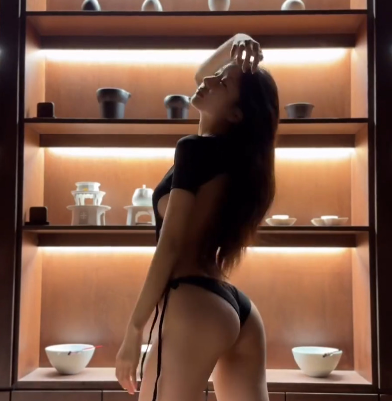 슬랜더 원톱 서아 검정 하이레그 모노키니 아찔한 몸매