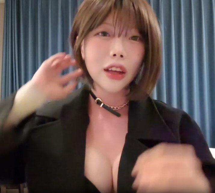 세기말 트위치에 돌아온 마음잉 검정 생브라 가슴골