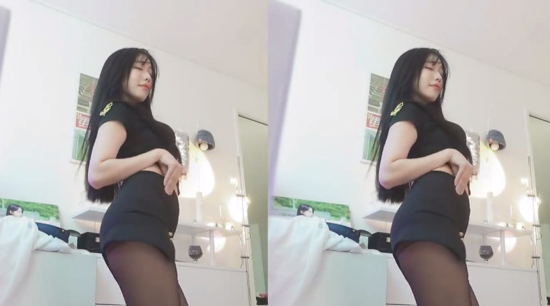 헐벗은 여경 굥이님...밑에서 찍은 앞트임 검스 좋아요